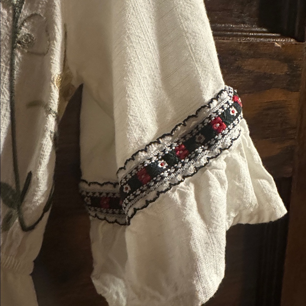 Floral Embroidered White Dress, Size M, EUC - Picture 7 of 8
